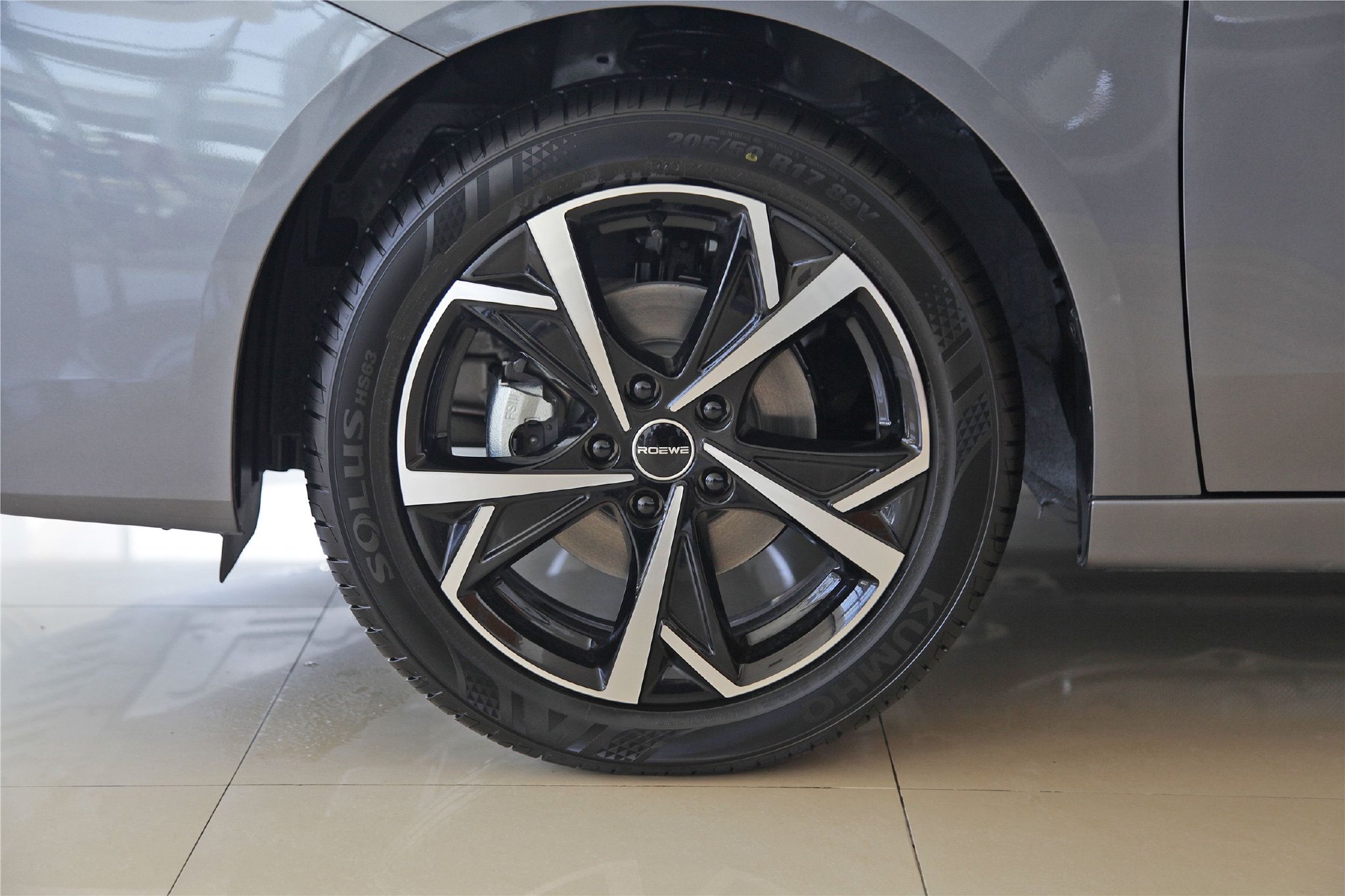 风格大变样 到店实拍全新一代荣威i5