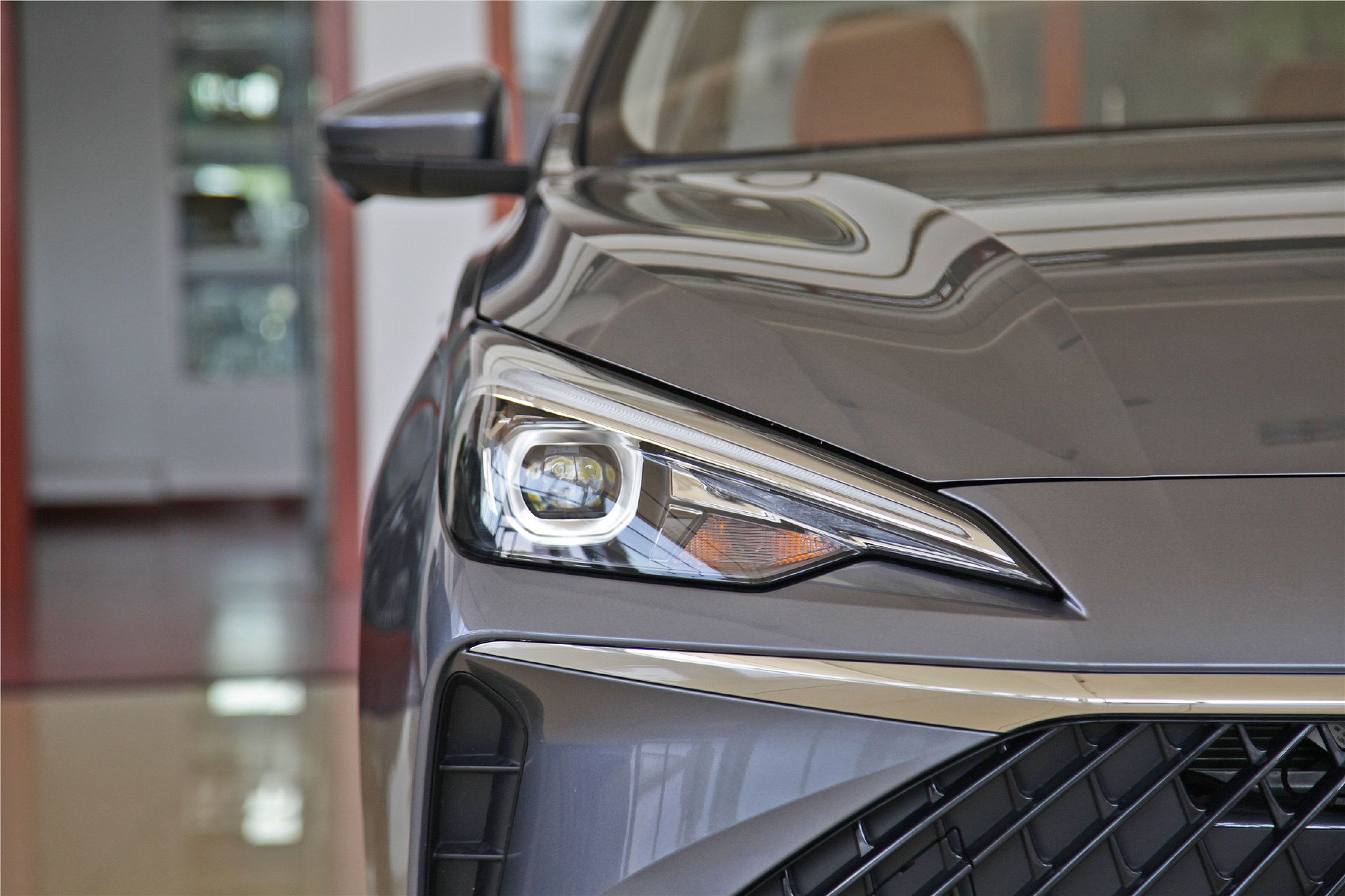 风格大变样 到店实拍全新一代荣威i5