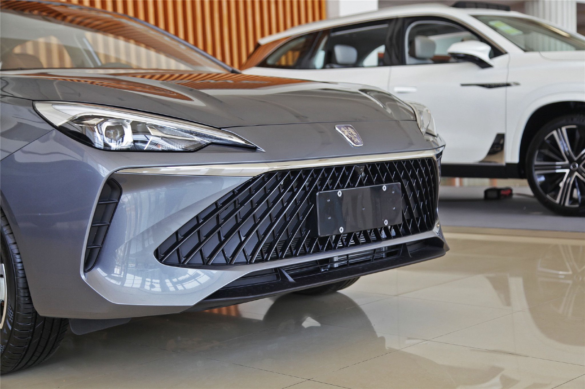 风格大变样 到店实拍全新一代荣威i5