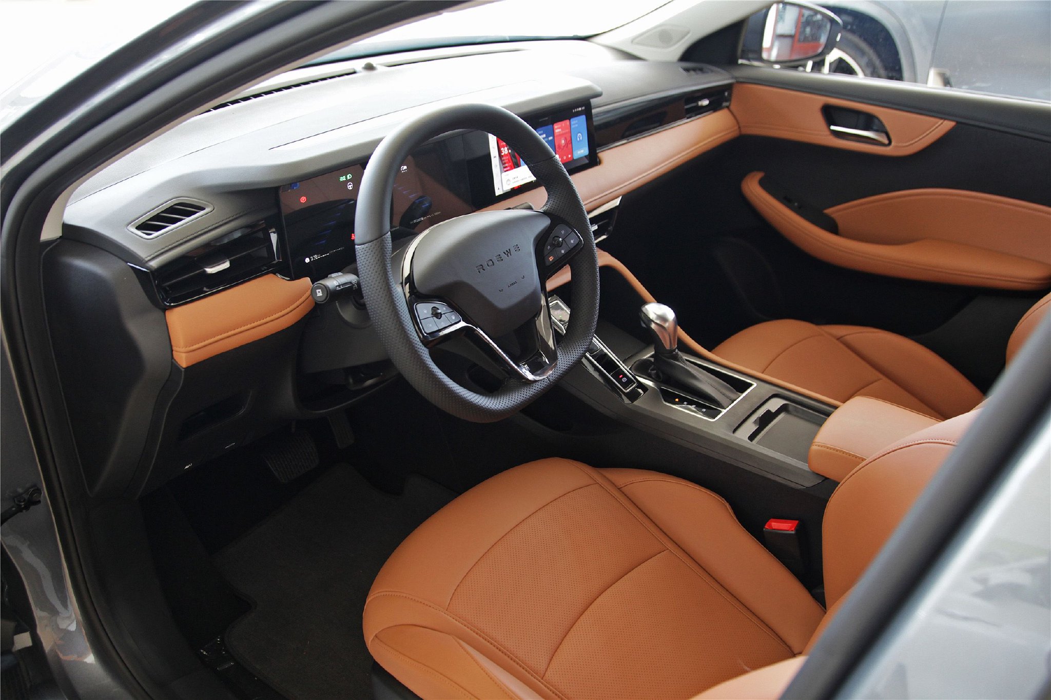 风格大变样 到店实拍全新一代荣威i5