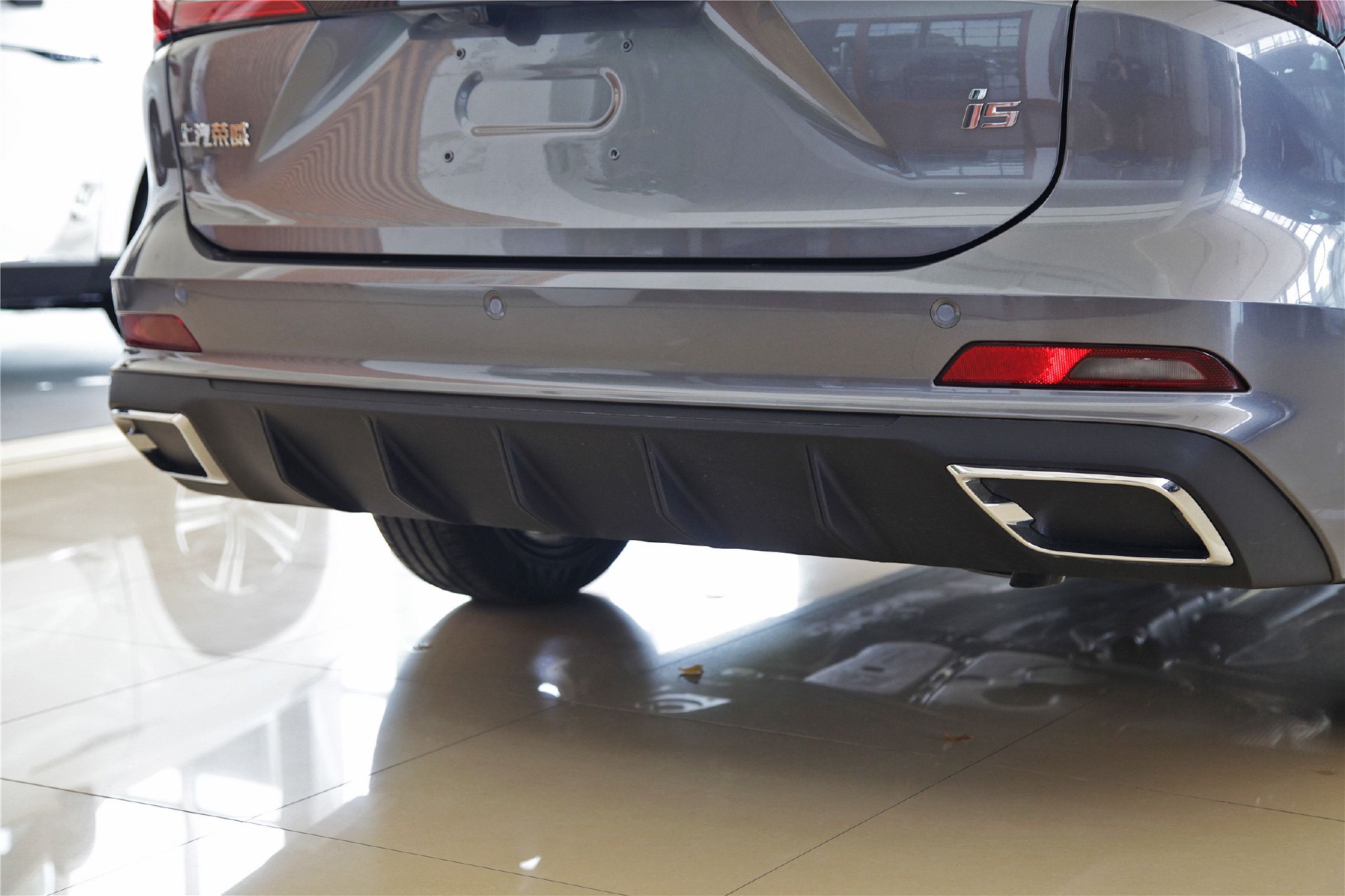 风格大变样 到店实拍全新一代荣威i5