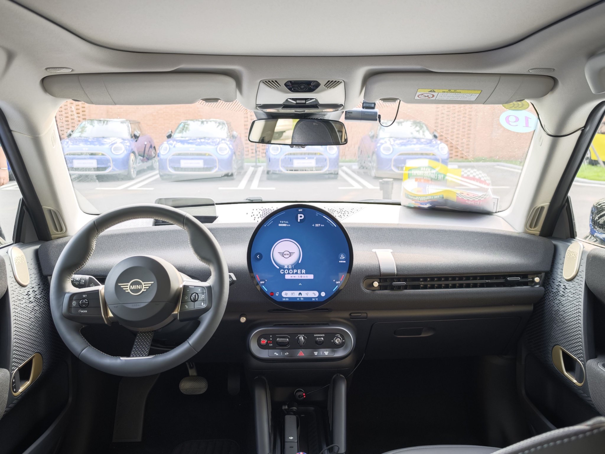 全新MINI COOPER纯电家族上市 售价18.98-26.68万元