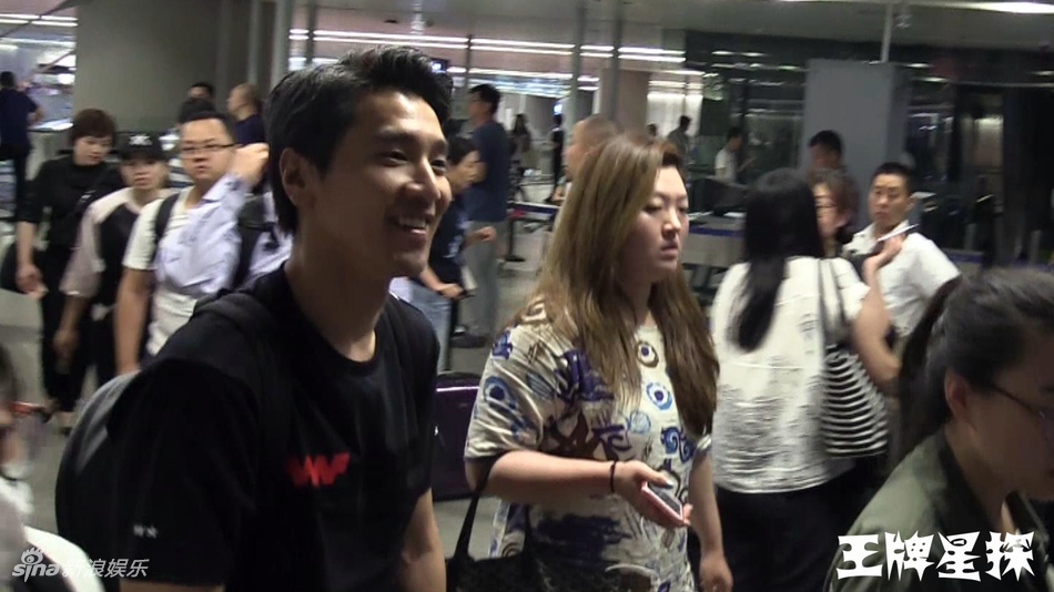 双手合十表示礼貌 MuyA-fyhfxph1279631.jpg