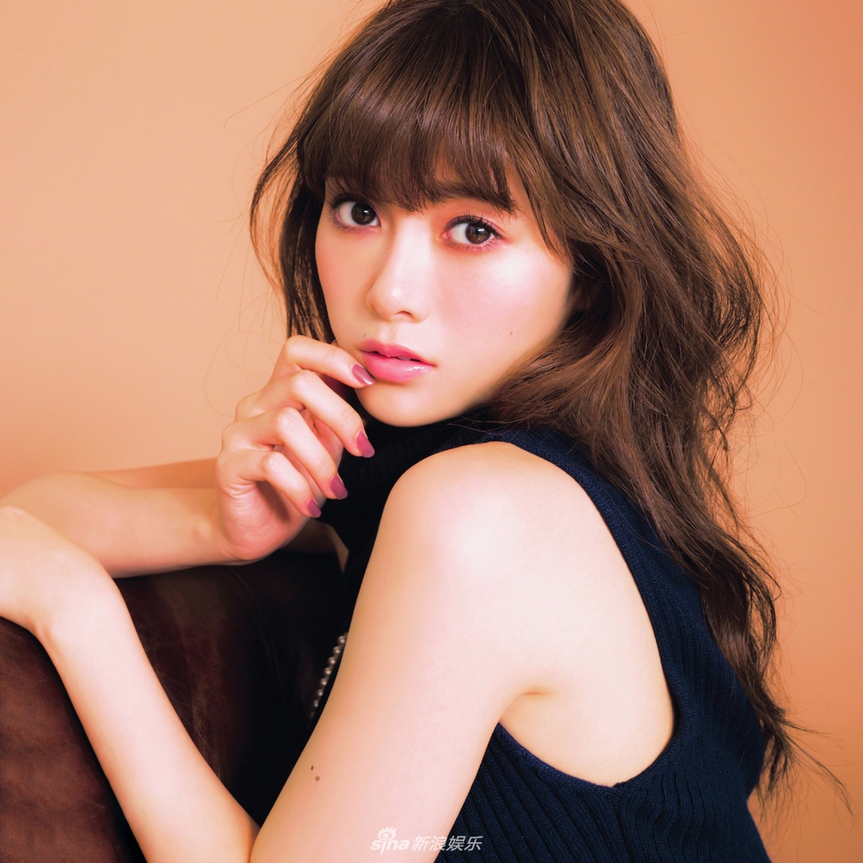 女生戴眼镜拍婚纱照_戴眼镜拍婚纱照图片(3)