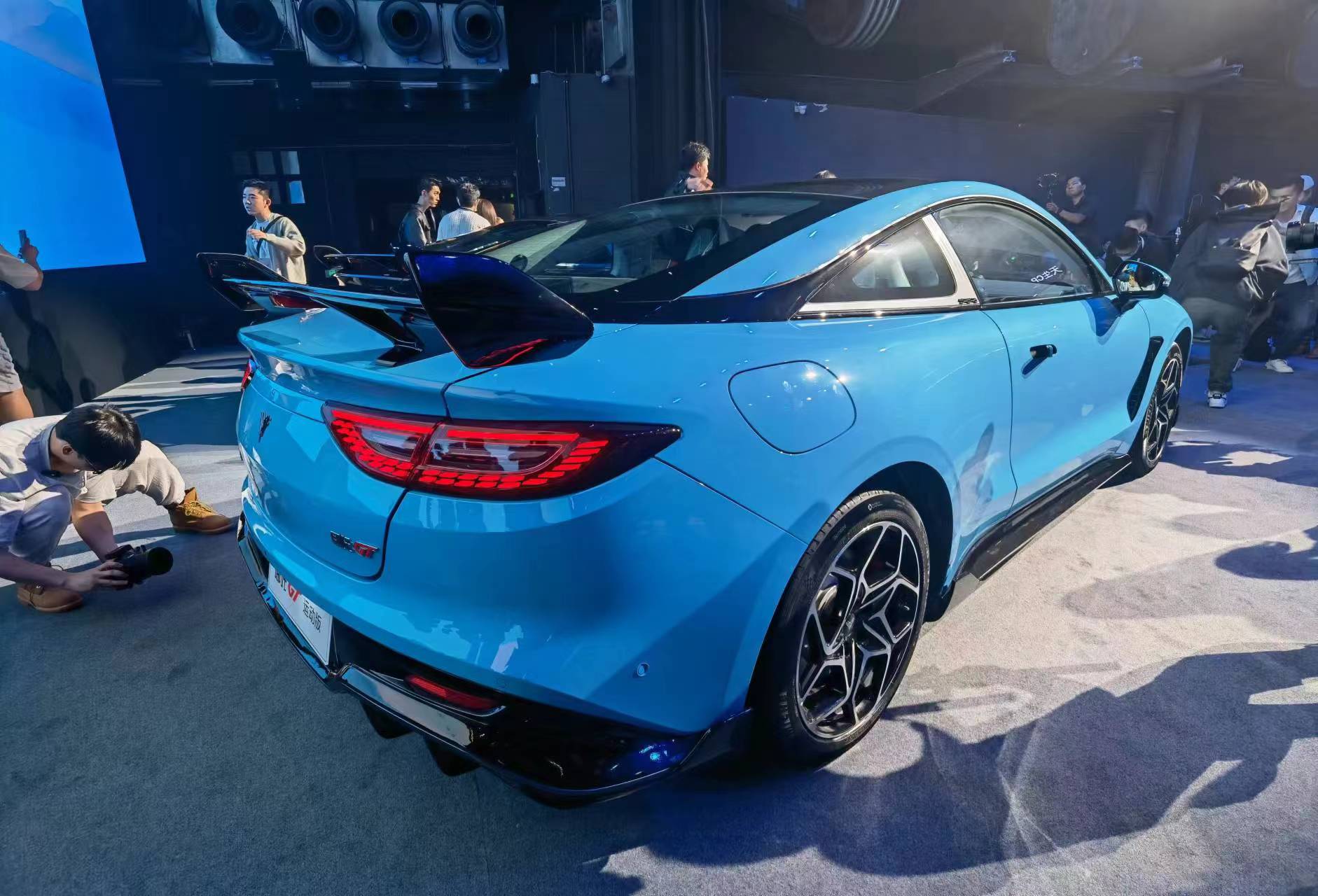 哪吒X正式上市 哪吒GT推运动版套件