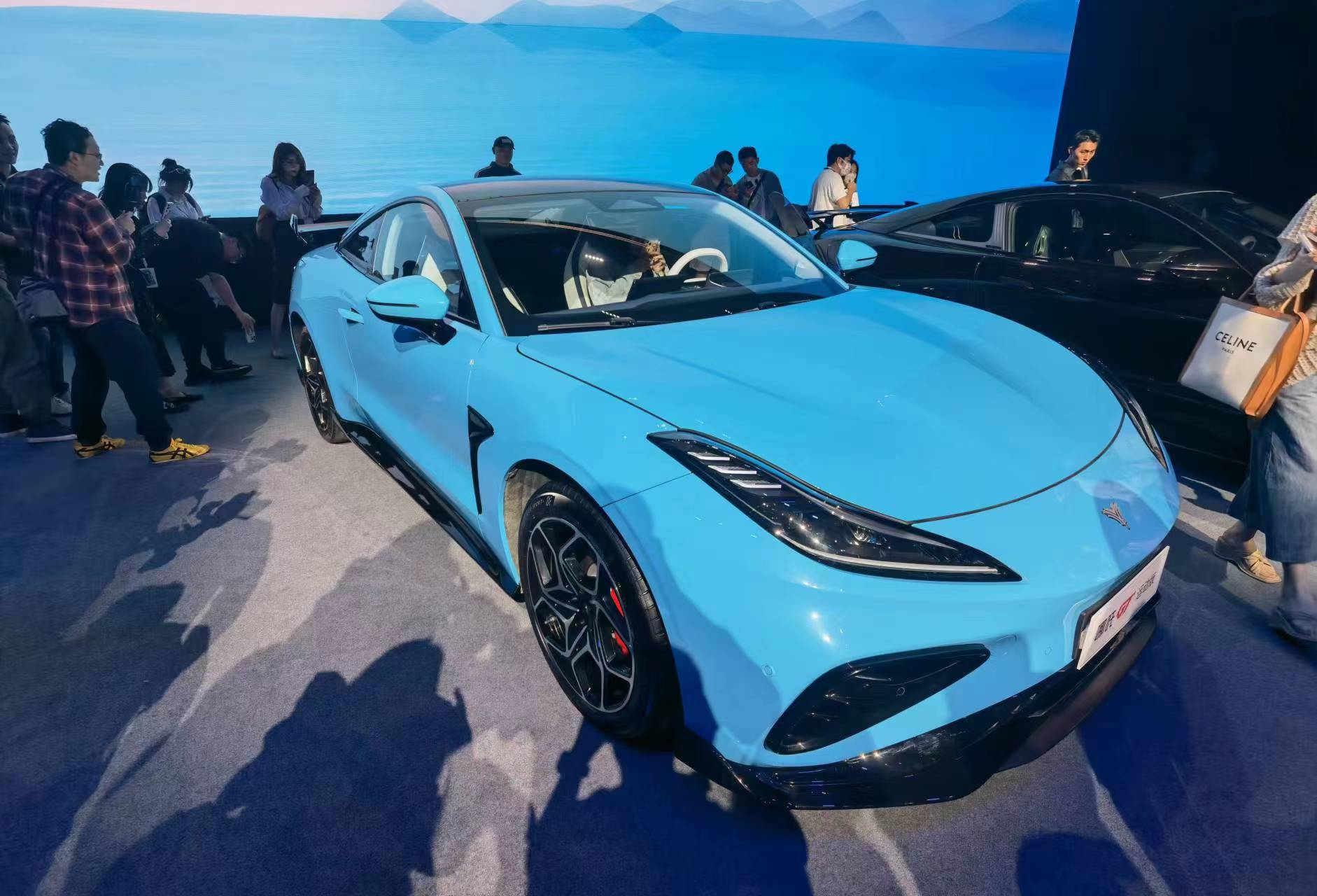 哪吒X正式上市 哪吒GT推运动版套件