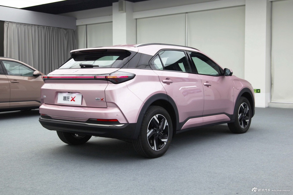 哪吒X正式上市 哪吒GT推运动版套件