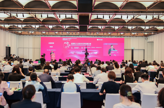 截至4月末，深圳开立“跨境理财通”账户2.6万个，为香港居民代理见证开立深港账户通24.98万户