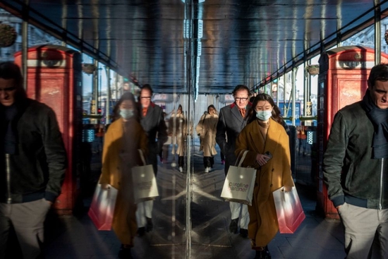 突然暴跌35%！美国零售巨头申请破产，市值蒸发2000亿，十年来最大倒闭潮来袭