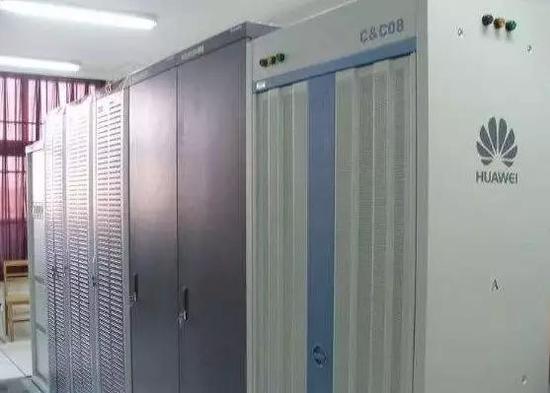 这是华为第一次成功研发出自己的产品,后来的千亿通信帝国,皆源于此。