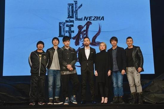 刘畊宏(右一)、周杰伦(左三)、方文山(左一)以及“创能计划”四位新锐导演