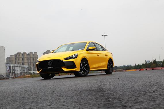 感受“潮跑动力” 场地深度试驾名爵全新MG5