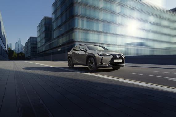 雷克萨斯UX250h运动版发布 新增熏黑运动套件