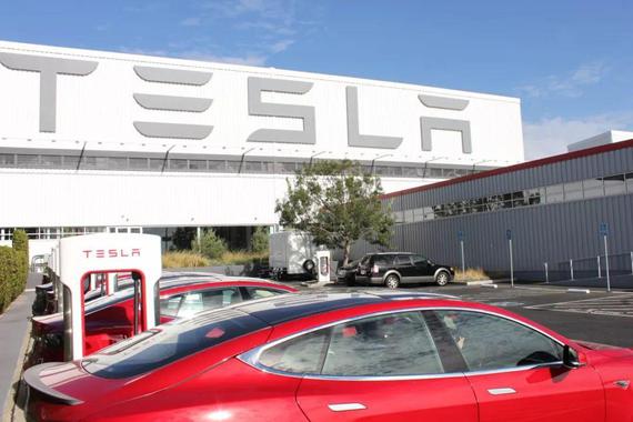 马斯克：特斯拉新出厂默认激活安全功能 NHTSA下周予以测试