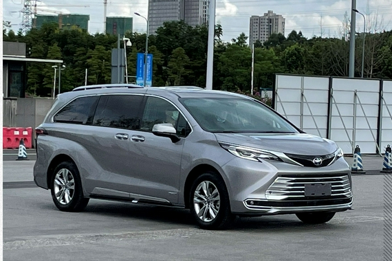 2021成都车展探馆：广汽丰田赛那SIENNA