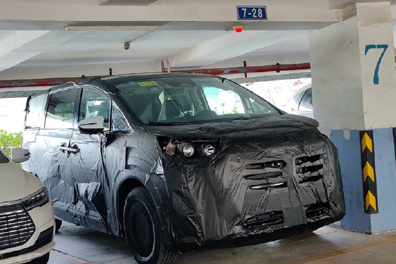 腾势全新MPV谍照曝光 年内或推出三款新车