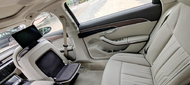 直冲脑门的“德”味 试驾奥迪A8L加剧了我的精神内耗