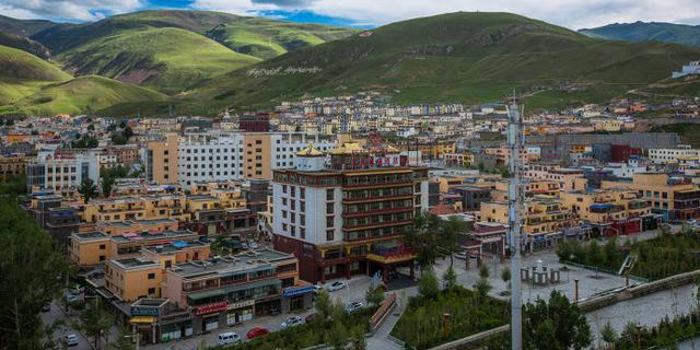 震后的玉树成高原现代化城市