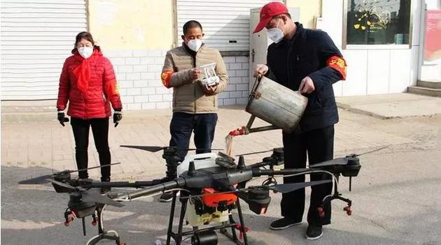 山东广饶县村民用无人机进行消毒 (资料来源:大众网)