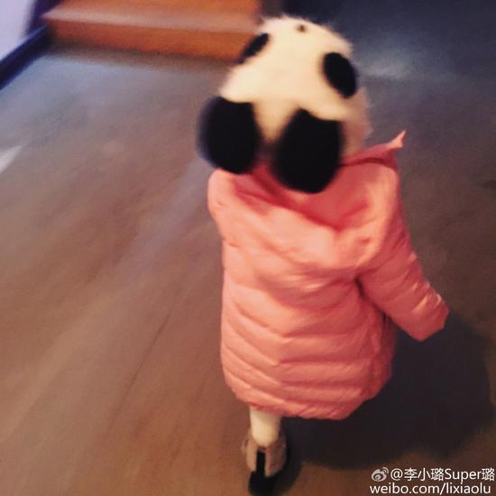 Sweet and fragrant pink dress to see Grandpa wearing cartoon cap become panda