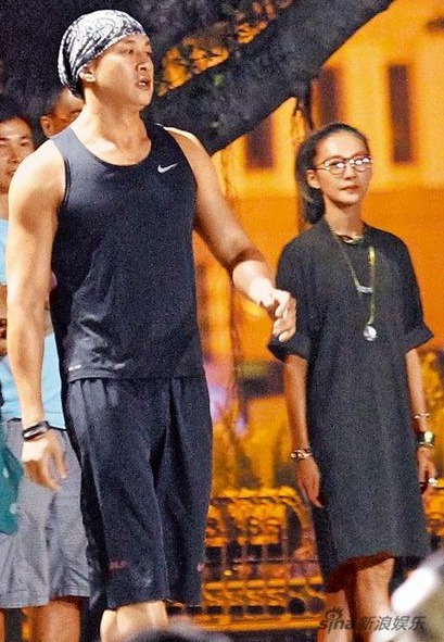 何润东和绯闻女友peggy之前被拍到外出