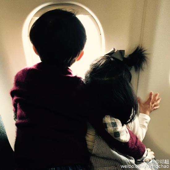 等等搂着小花好有爱