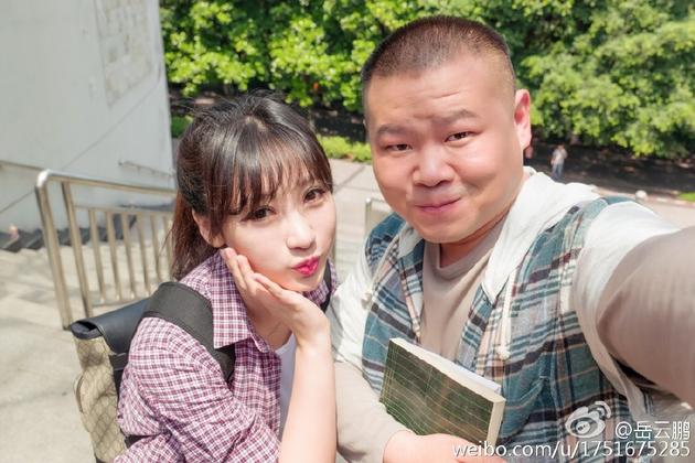 柳岩岳云鹏卖萌 性感女神穿着朴素扮嫩|岳云鹏