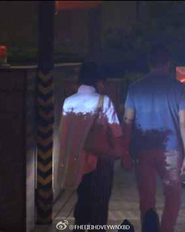 雪姨和雪姨夫甜蜜牵手