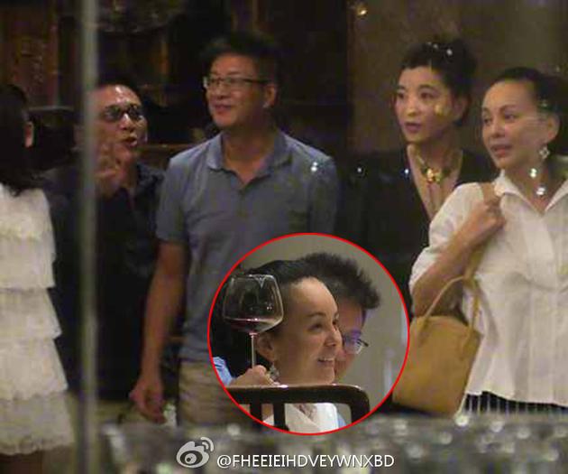 王琳被拍到携新男友和几位好友聚会