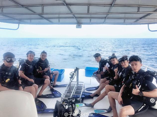 壕的跨年!王思聪包岛跨年 与新欢享晚餐_新闻频道_中华网