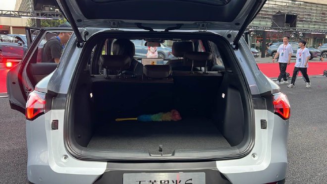 五菱星光S正式上市 售价9.98-12.98万元