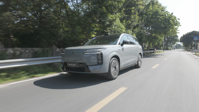 舒适与性能相得益彰 动态试驾腾势N8L