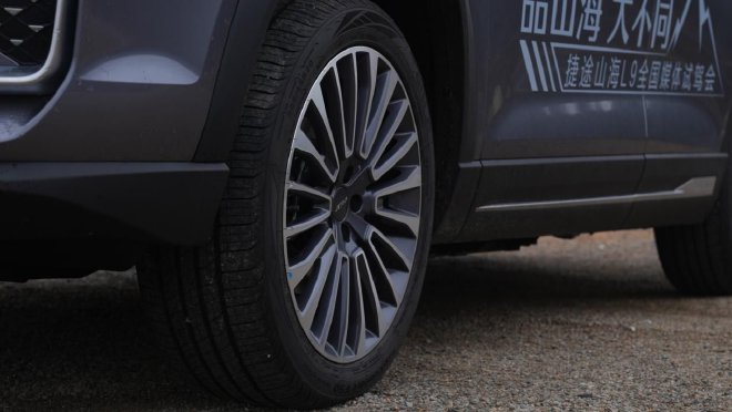 家庭新成员试驾捷途山海L9 大七座超混SUV