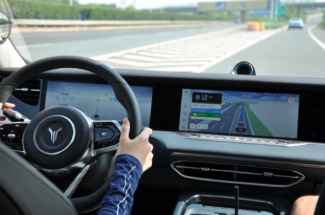 试驾新岚图FREE 外观换新+百度Apollo赋能