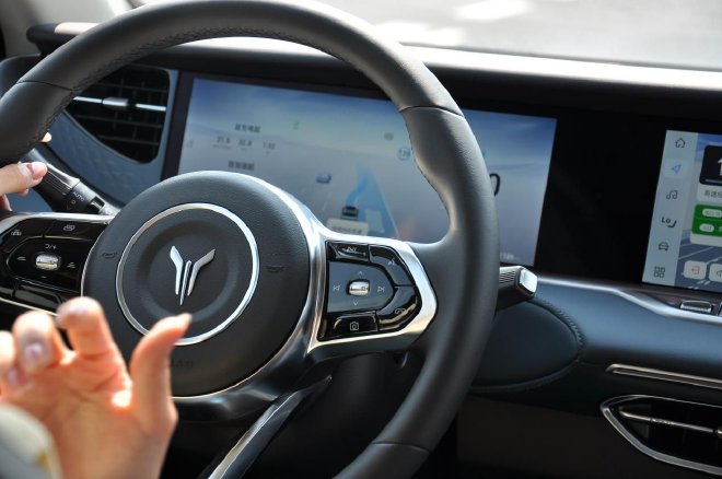 试驾新岚图FREE 外观换新+百度Apollo赋能