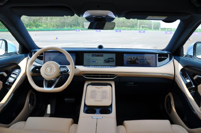 试驾新岚图FREE 外观换新+百度Apollo赋能