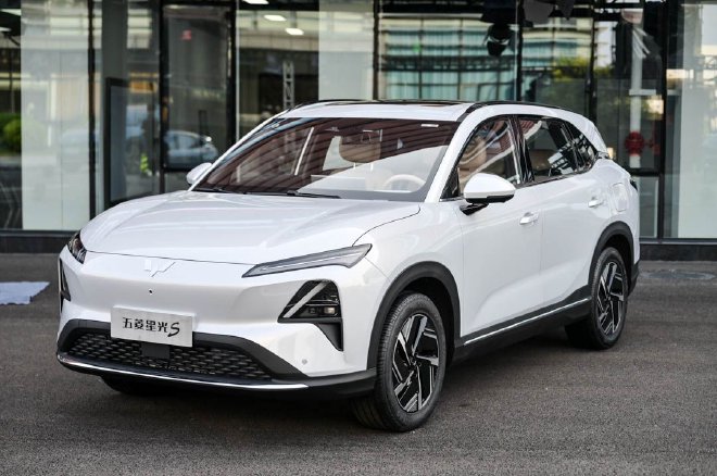 五菱星光S正式上市 售价9.98-12.98万元