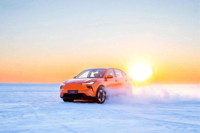 2024一汽奔腾查干湖冰雪体验 试驾悦意03及B70黑骑士