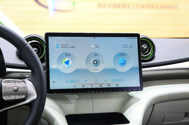 “海洋美学”& e平台 3.0首款车型 比亚迪海豚新车到店