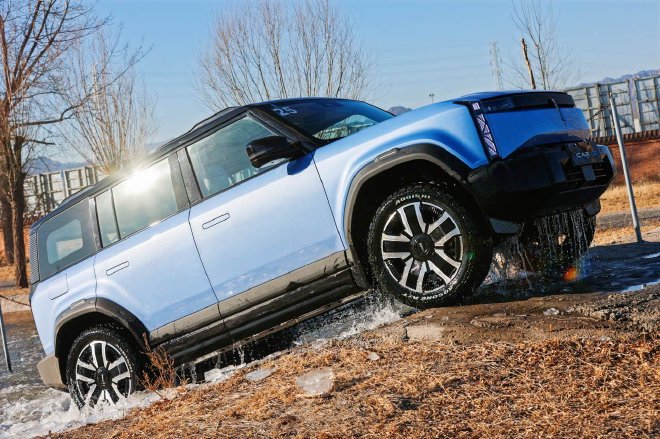 试驾iCAR 03 配8+X全路况驾驶模式