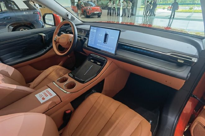 智能舒适再升级 静态体验第二代AION V座舱