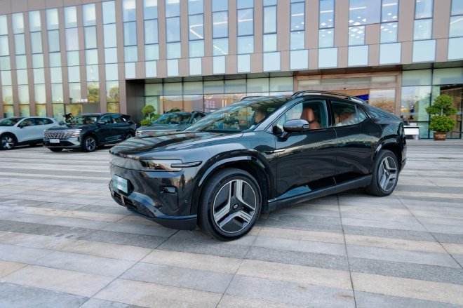 高环最高时速235km/h 长安汽车董事长亲测长安启源E07