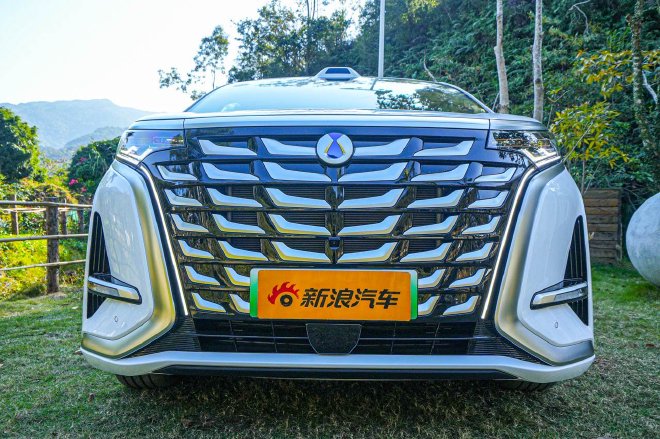 底盘/智驾/座舱等六部分均升级 试驾2025款腾势D9