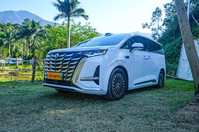 底盘/智驾/座舱等六部分均升级 试驾2025款腾势D9