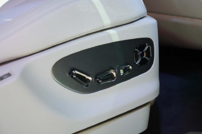 2025上海车展:科技旗舰SUV 腾势N9亮相