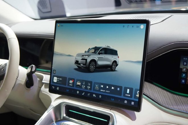 2025上海车展:科技旗舰SUV 腾势N9亮相