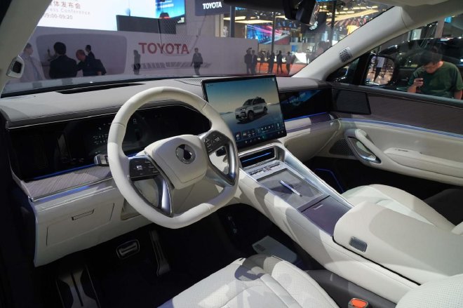 2025上海车展:科技旗舰SUV 腾势N9亮相