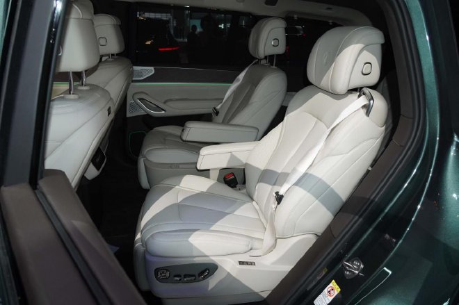 2025上海车展:科技旗舰SUV 腾势N9亮相