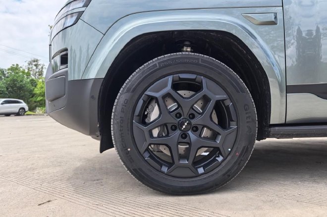 插混大五座SUV的全能选手 试驾方程豹钛7