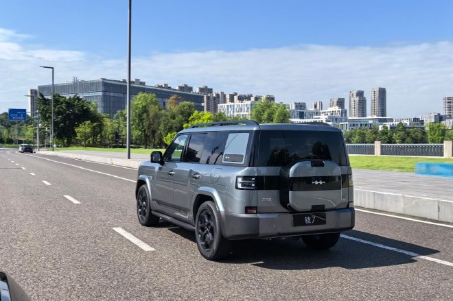 插混大五座SUV的全能选手 试驾方程豹钛7